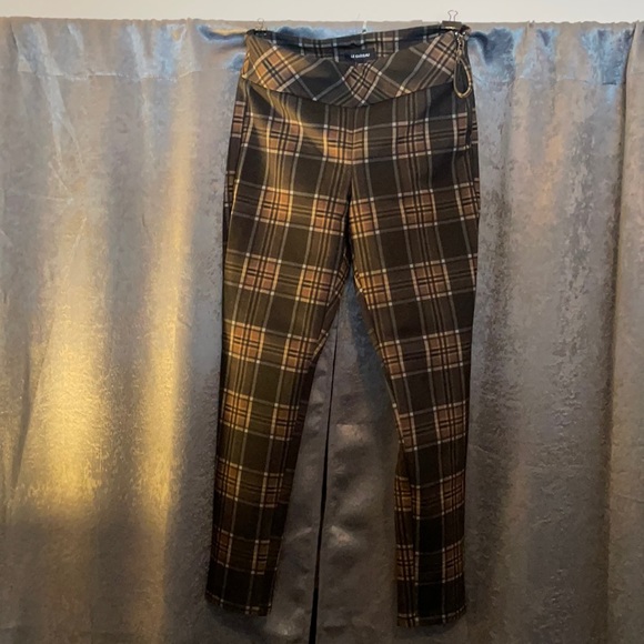 A near new pant by Le Chateau, size 10 - Picture 1 of 4